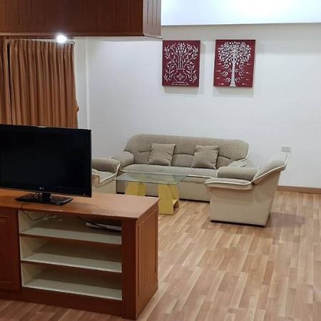 Jolly Guesthouse & Restaurant Pattaja Kültér fotó