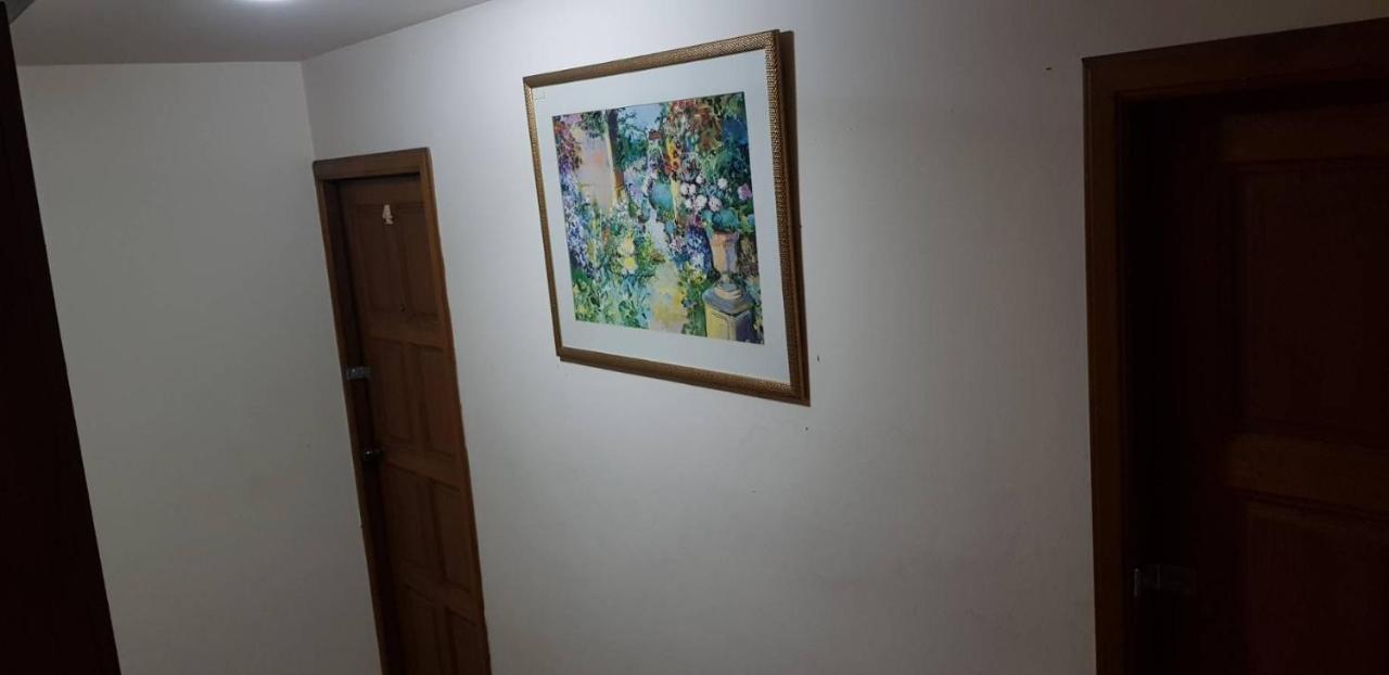 Jolly Guesthouse & Restaurant Pattaja Kültér fotó