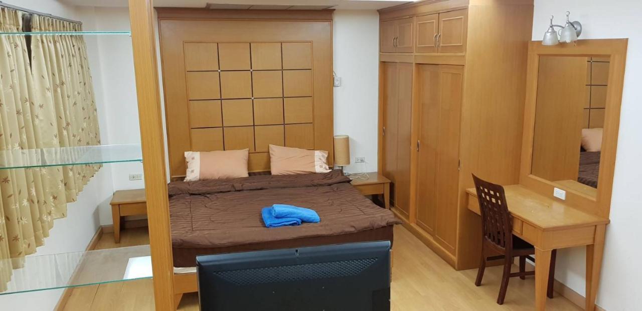 Jolly Guesthouse & Restaurant Pattaja Kültér fotó