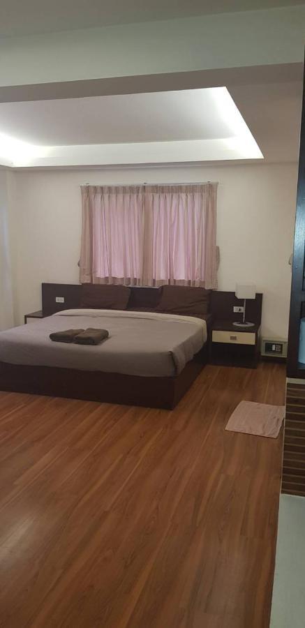 Jolly Guesthouse & Restaurant Pattaja Kültér fotó