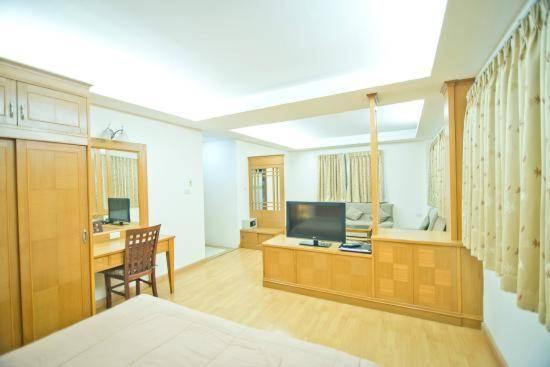 Jolly Guesthouse & Restaurant Pattaja Kültér fotó