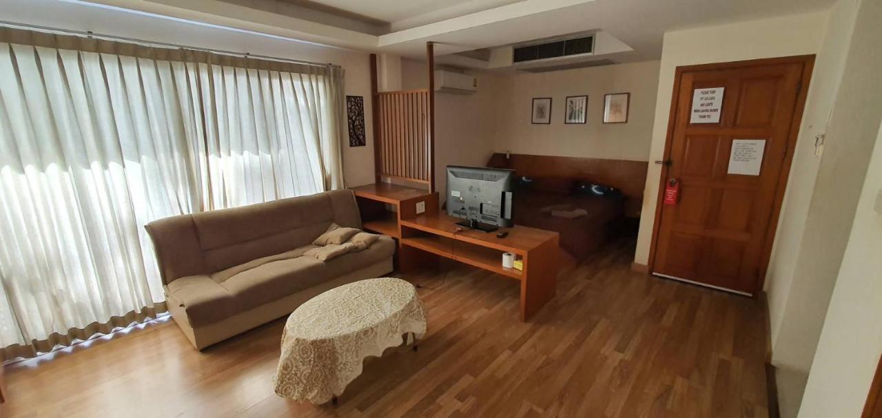 Jolly Guesthouse & Restaurant Pattaja Kültér fotó